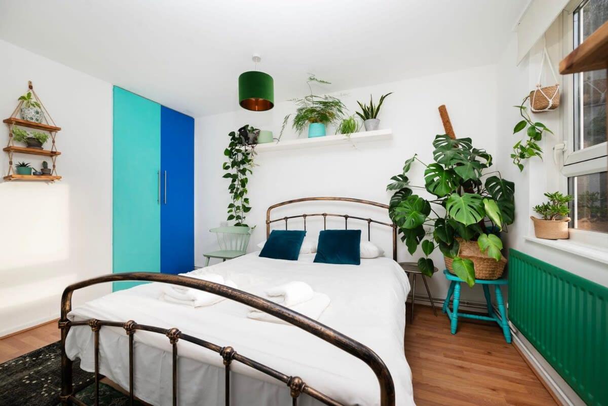 Cozy 1-bedroom Oasis With Balcony In London's Heart Londra