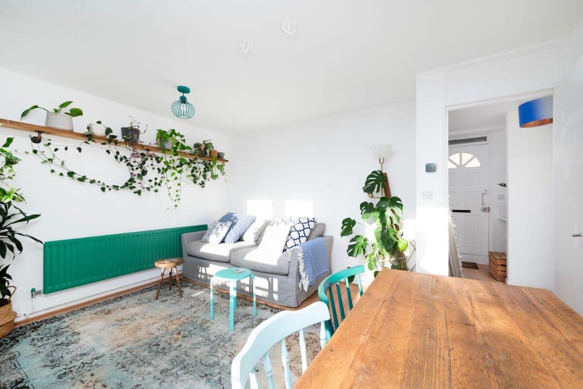 Cozy 1-bedroom Oasis With Balcony In London's Heart Londra