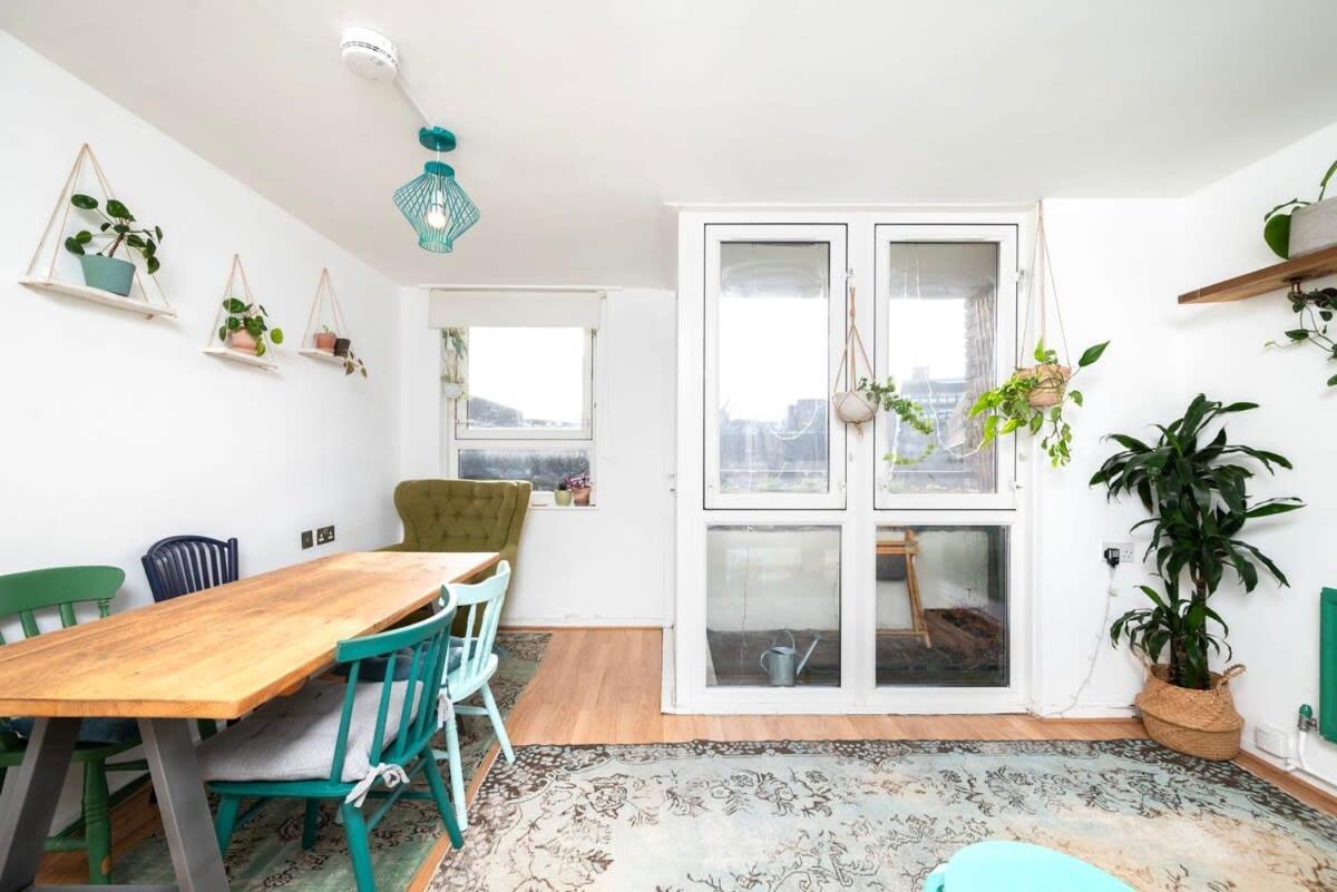 Appartamento Cozy 1-bedroom Oasis With Balcony In London's Heart *